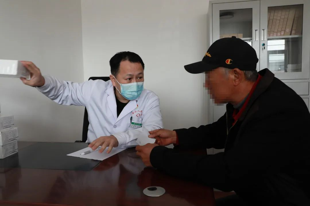 踐行黨的二十大精神，市二院黨員開展大型公益出診！(圖1)